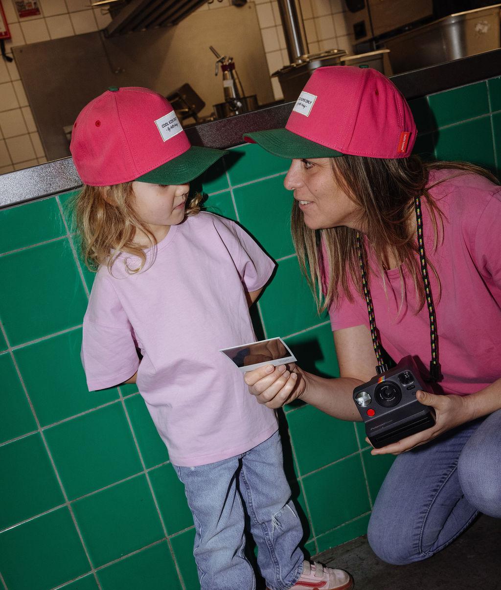 Cappellino per bambini fuchsia con visiera verde, duo mamma-bambino Hello Hossy