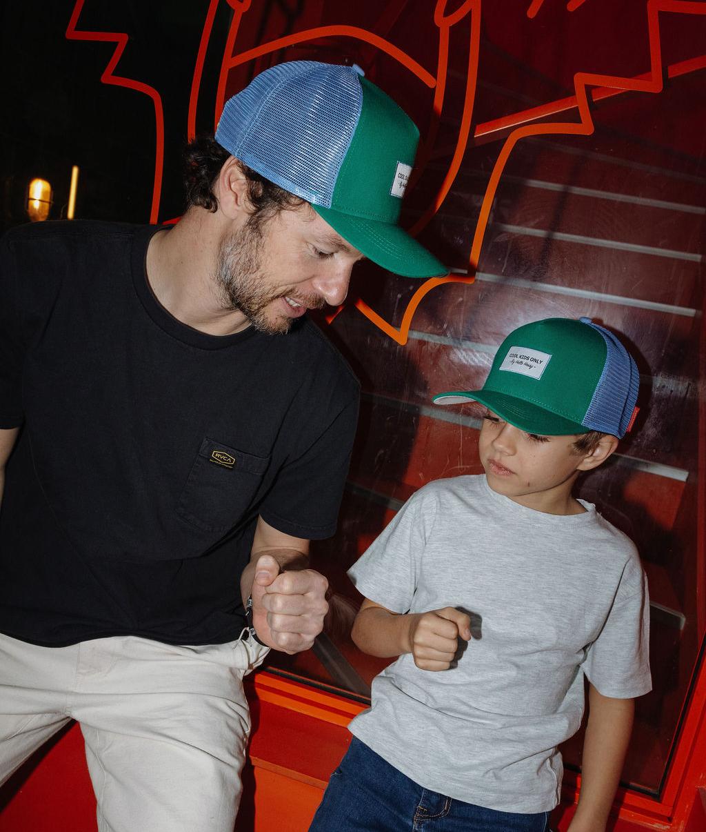 Cappellino bambino verde e blu, rete posteriore, visiera curva, duo genitore-bambino Hello Hossy
