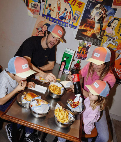 Cappellino per bambini trucker arancione con visiera giallo pastel coordinato per tutta la famiglia Hello Hossy