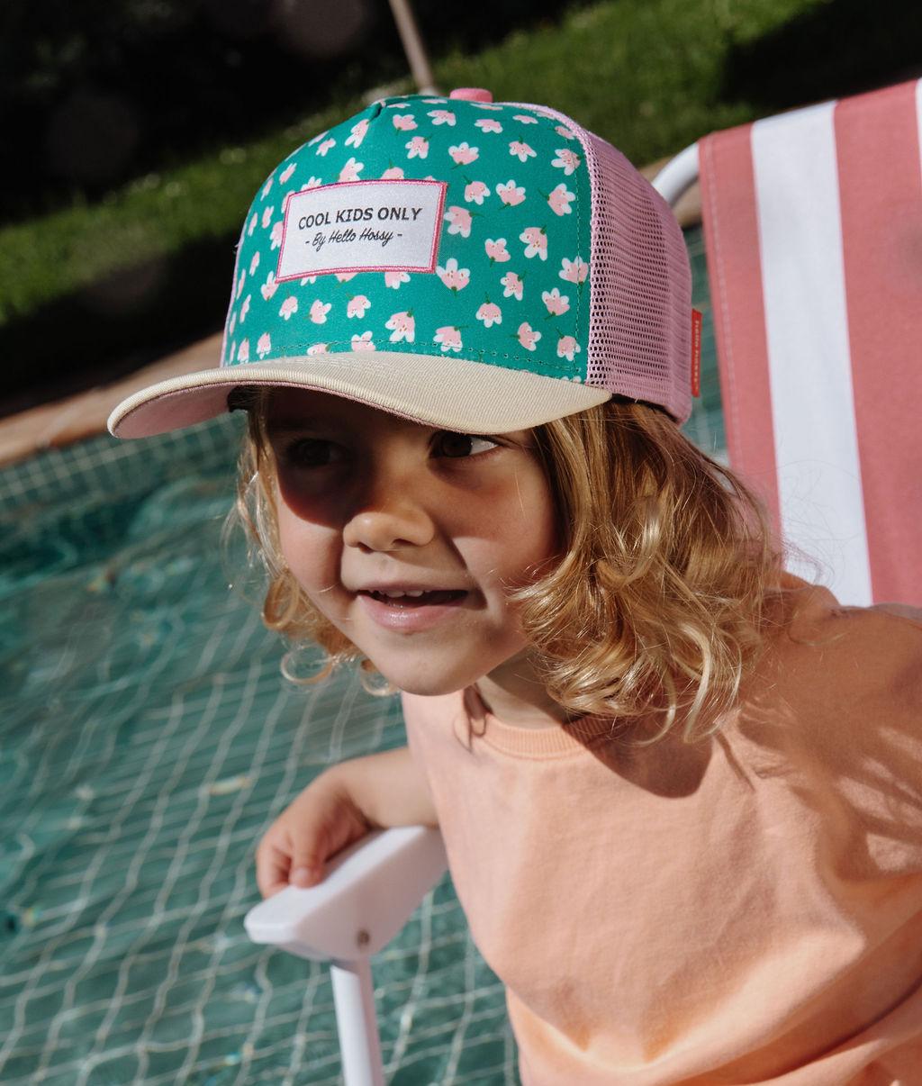 Cappellino bambino trucker verde a fiori rete rosa indossato Hello Hossy