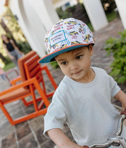 Cappellino bambino bianco stampato con auto, visiera arancione Hello Hossy