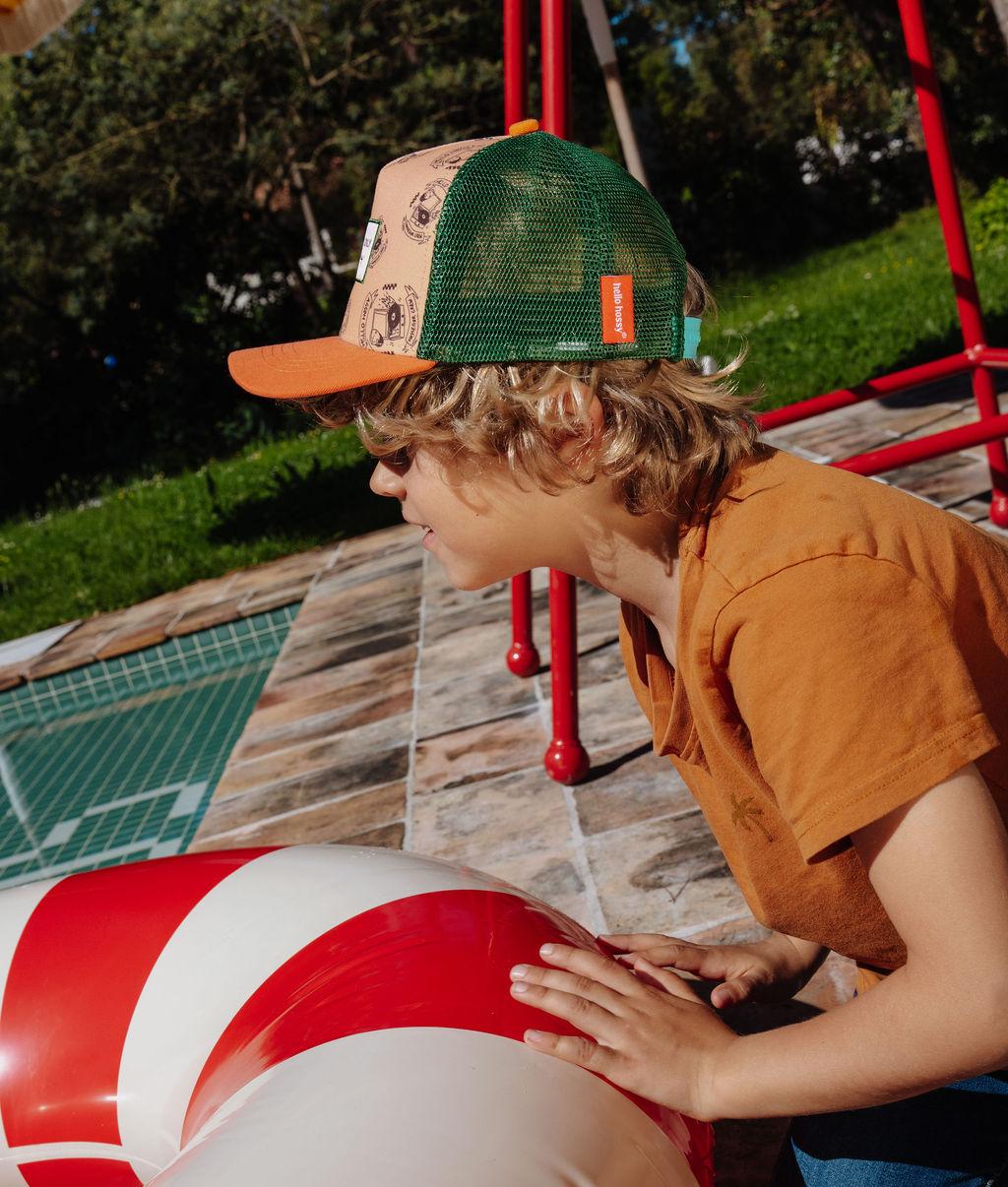Cappellino bambino beige con motivo musica, rete verde, visiera arancione Hello Hossy
