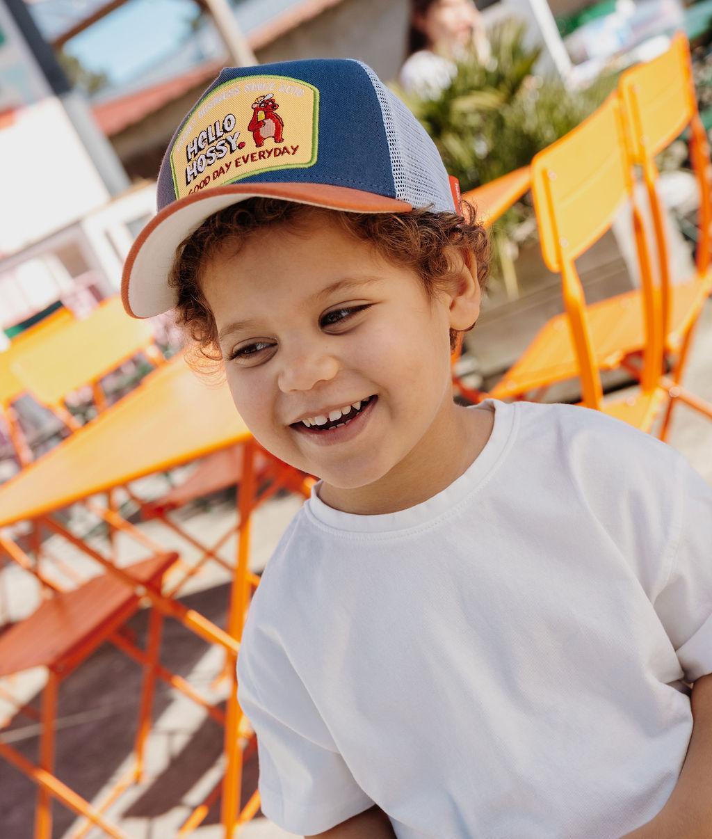 Bambino con cappellino blu e arancione, visiera curva, patch Hello Hossy