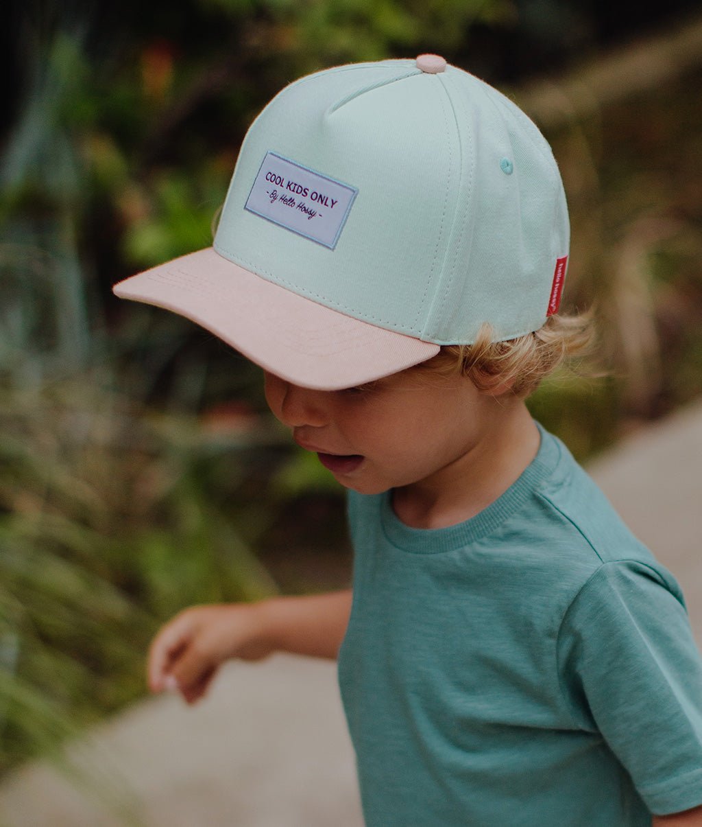 Cappellino bambini Mini Aloe, visiera curva, 100% cotone biologico, certificato Oeko-Tex, dai 9 mesi, Cool Kids Only !