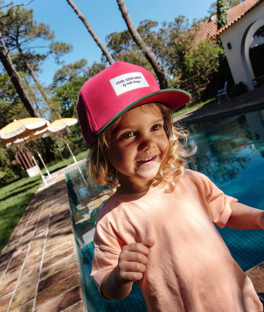 Cappellino bambino fuchsia con visiera verde, ricamo Cool Kids Only Hello Hossy