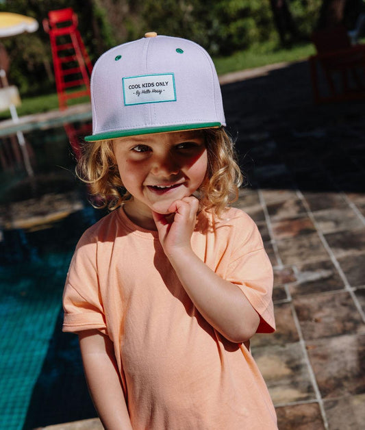Cappellino per bambini rosa con visiera verde, visiera piatta, vista frontale Hello Hossy
