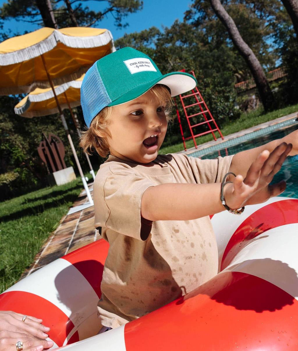 Cappellino bambino verde blu rete posteriore visiera curva Hello Hossy