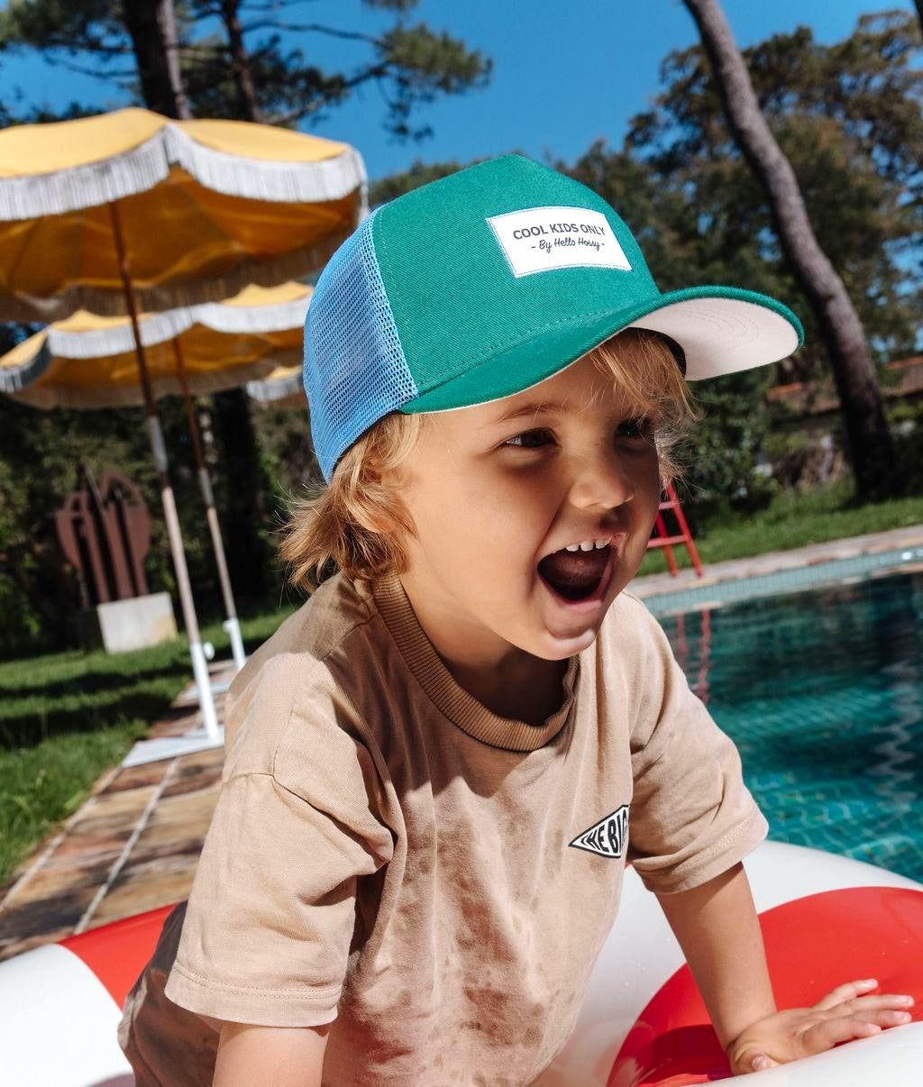 Cappellino bambino verde blu rete posteriore visiera curva indossato Hello Hossy