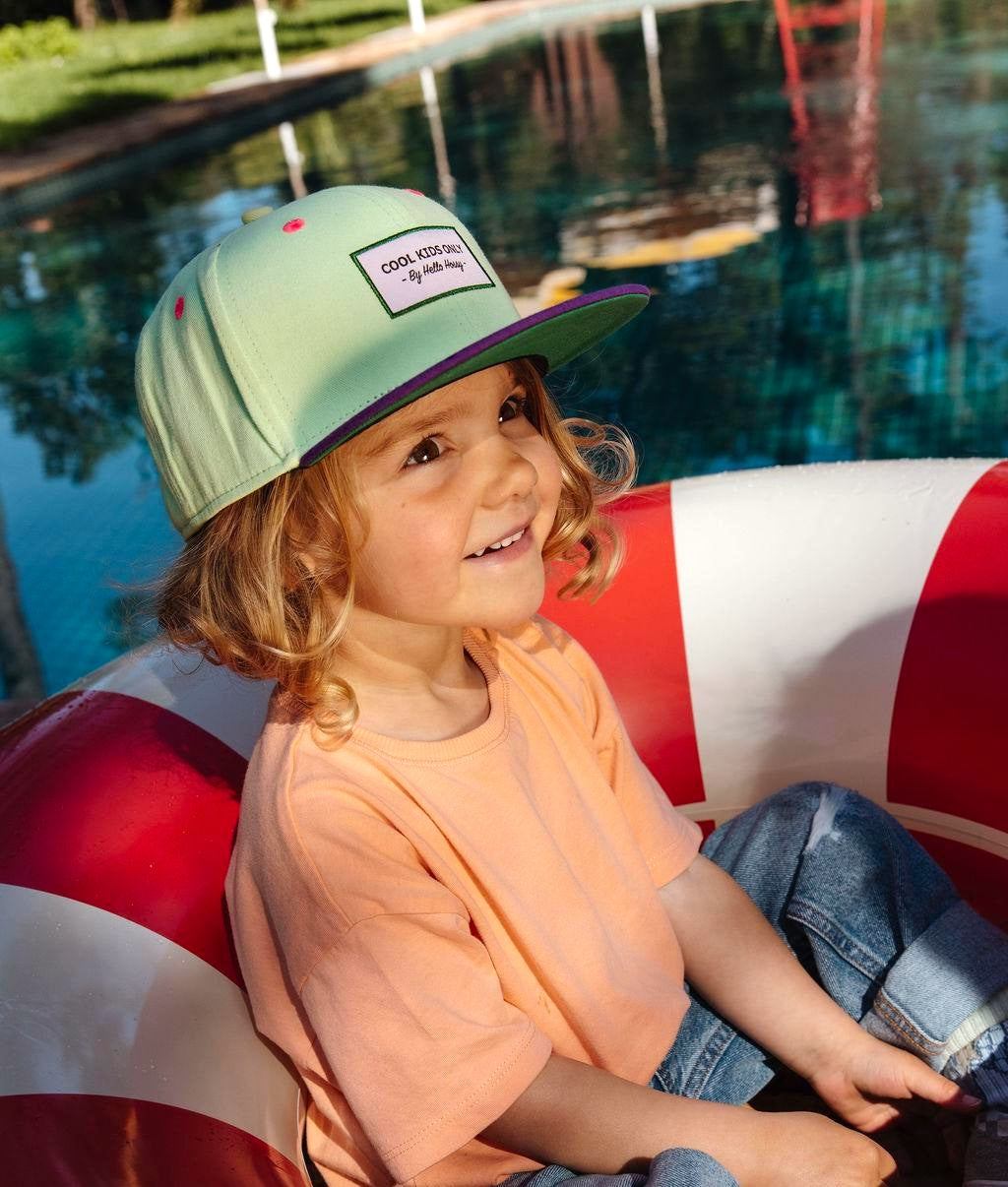 Cappellino bambino verde menta visiera violette visiera piatta vista di profilo Hello Hossy