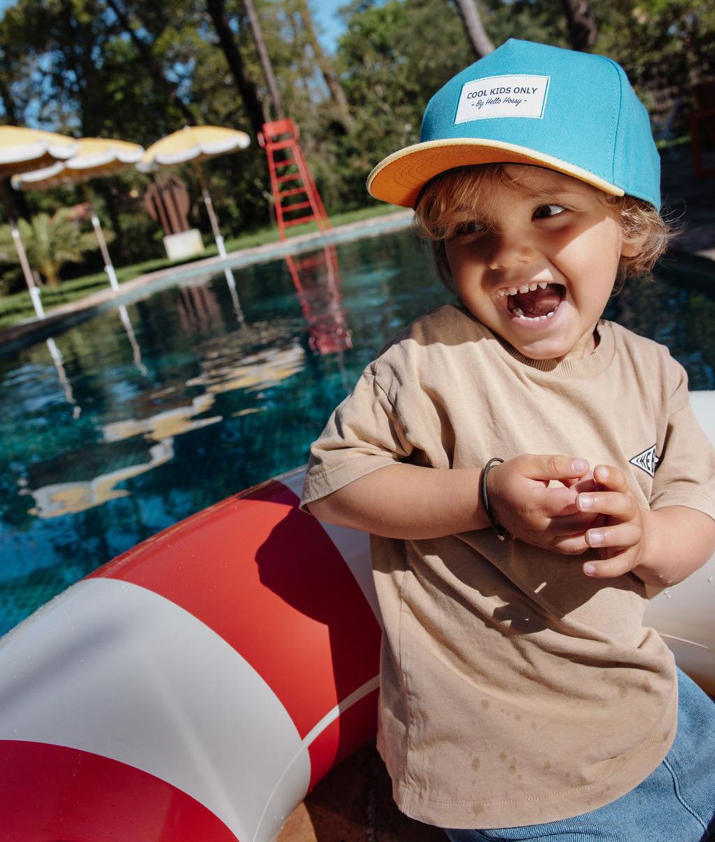 Cappellino per bambini blu, visiera gialla, ricamo Cool Kids Only Hello Hossy