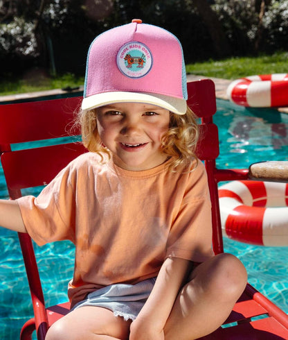 Cappellino bambino rosa, giallo e blu con ricamo e visiera curva Hello Hossy