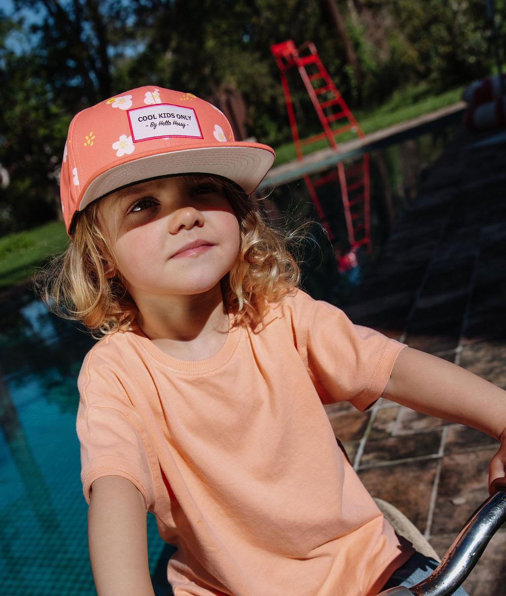 Cappellino bambino corallo a fiori bianchi visiera piatta Hello Hossy