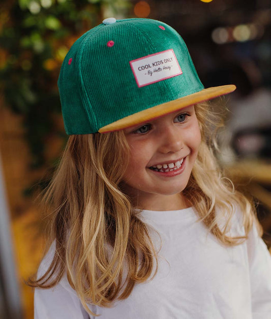 Cappellino bambini Sweet Rainbow, visiera piatta, velluto, certificato Oeko-Tex, da 9 mesi, Cool Kids Only!