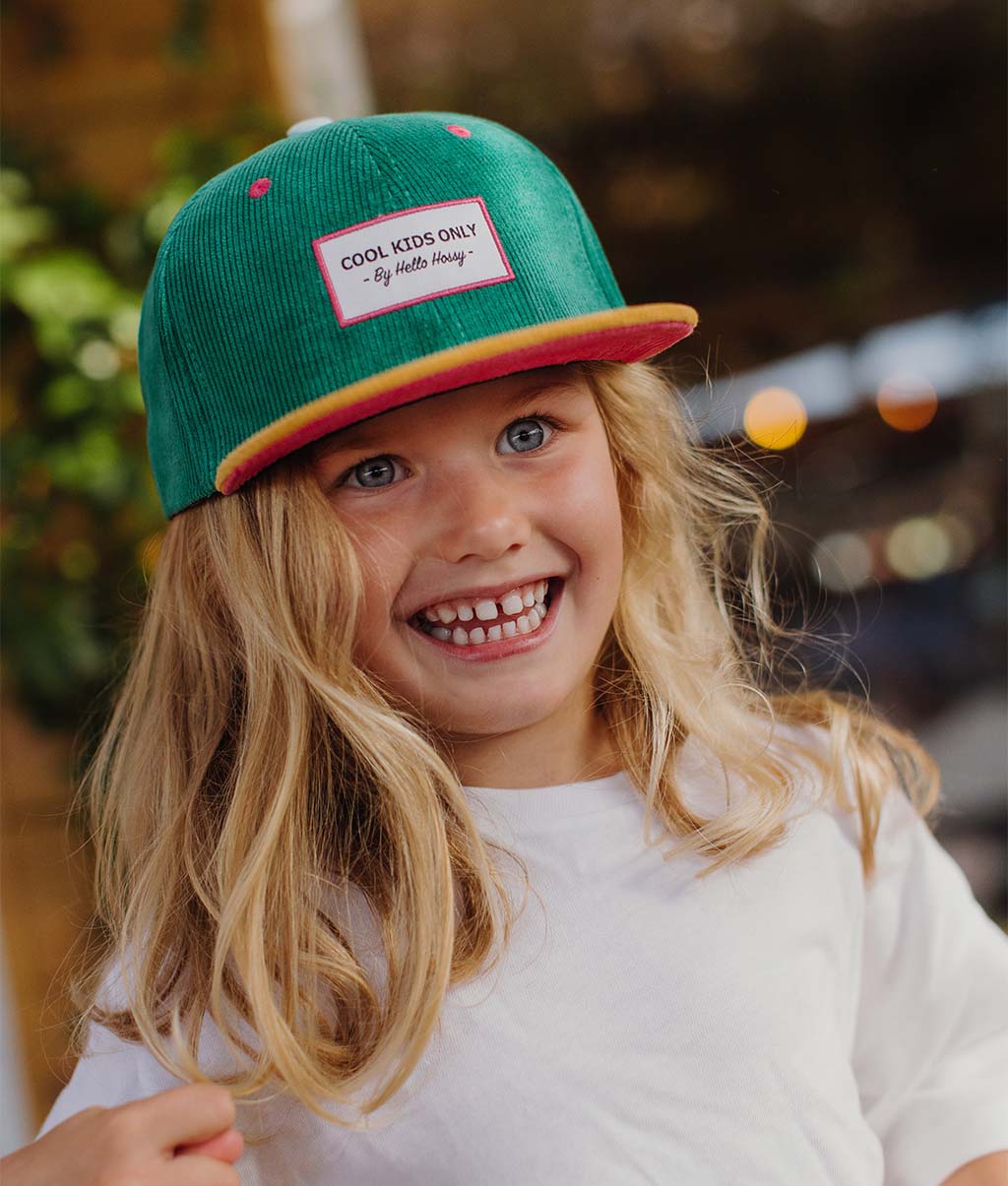 Cappellino bambini Sweet Rainbow, visiera piatta, velluto, certificato Oeko-Tex, da 9 mesi, Cool Kids Only!