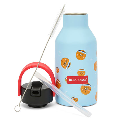 Borraccia per bambini blu con stampa basket, manico rosso e cannuccia Hello Hossy