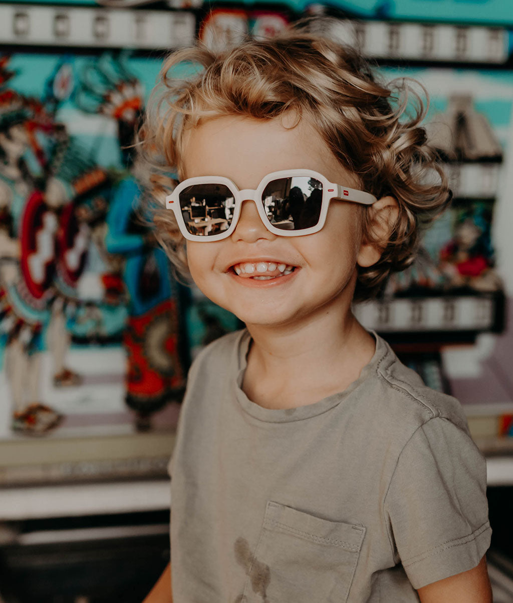 Occhiali da sole bambini Hossy Eden, colorati, lenti categoria 3, UV400, lenti polarizzate, da 2 anni, Cool Kids Only!