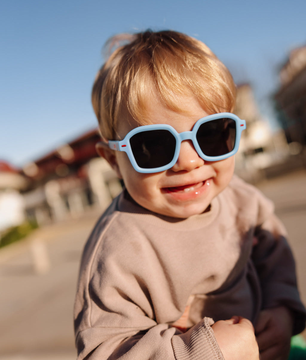 Occhiali da sole bambino blu forma quadrata lenti scure Hello Hossy