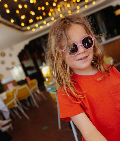 Bambino con occhiali da sole rosa, forma rotonda Hello Hossy