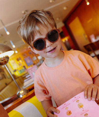 Bambino con occhiali da sole marroni dalla forma rotonda Hello Hossy