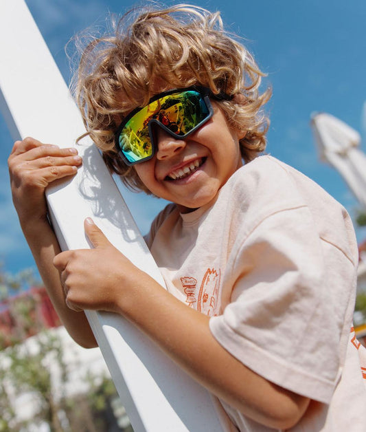 Occhiali da sole per bambini dalla forma sportiva, lenti a specchio multicolore, montatura nera Hello Hossy