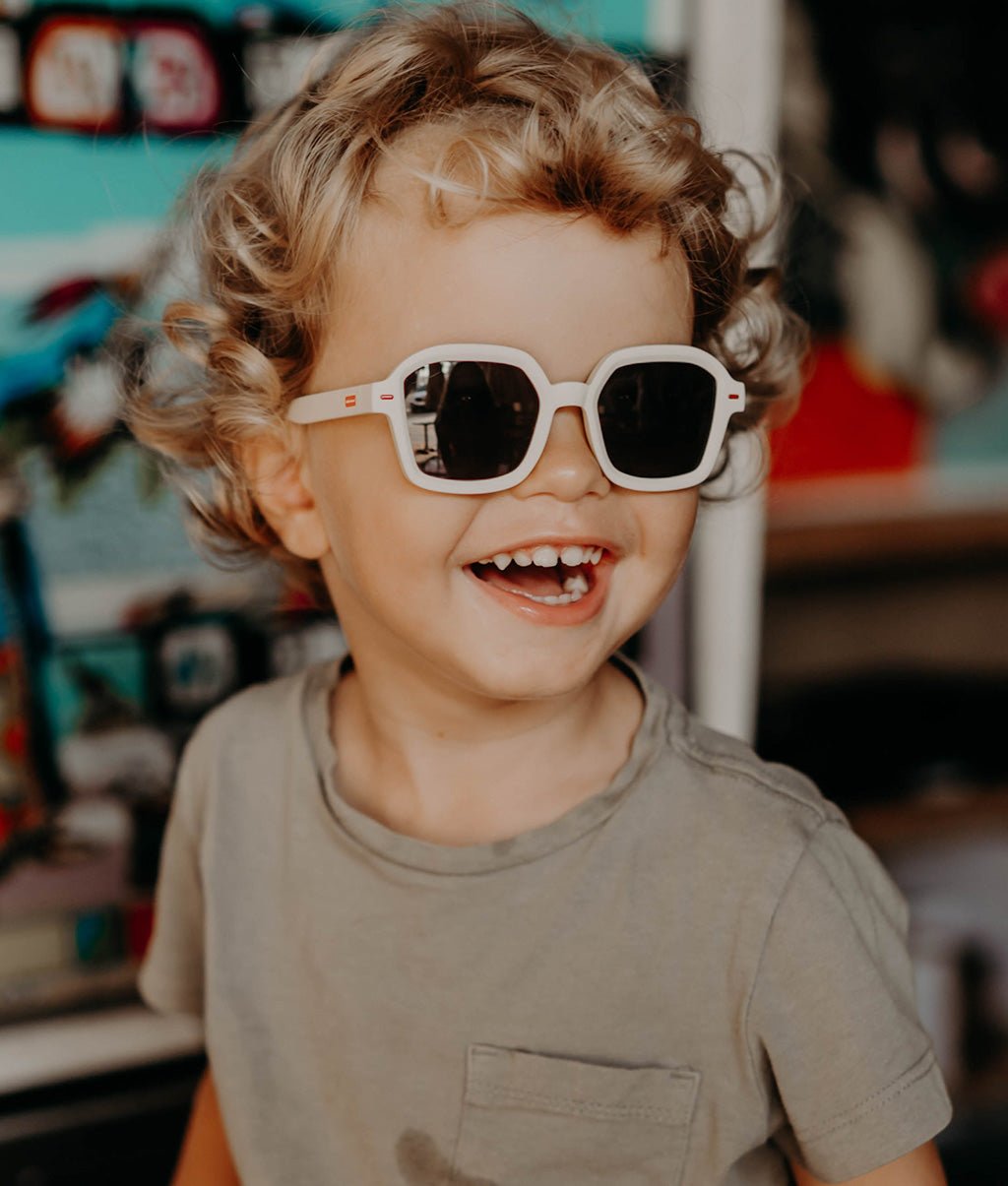 Occhiali da sole bambini Hossy Eden, colorati, lenti categoria 3, UV400, lenti polarizzate, da 2 anni, Cool Kids Only!