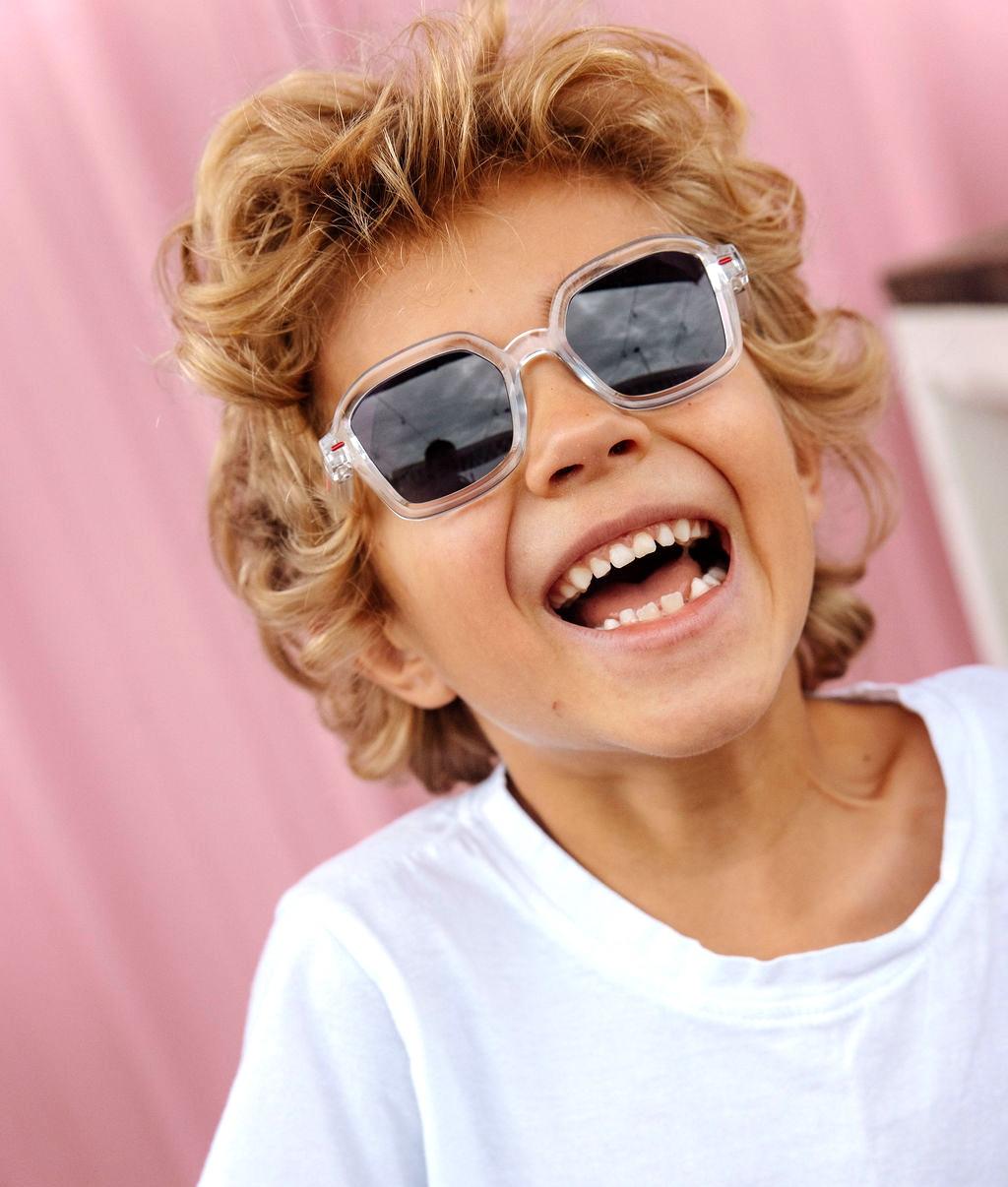 Occhiali da sole bambino bianco trasparente forma quadrata lenti scure Hello Hossy
