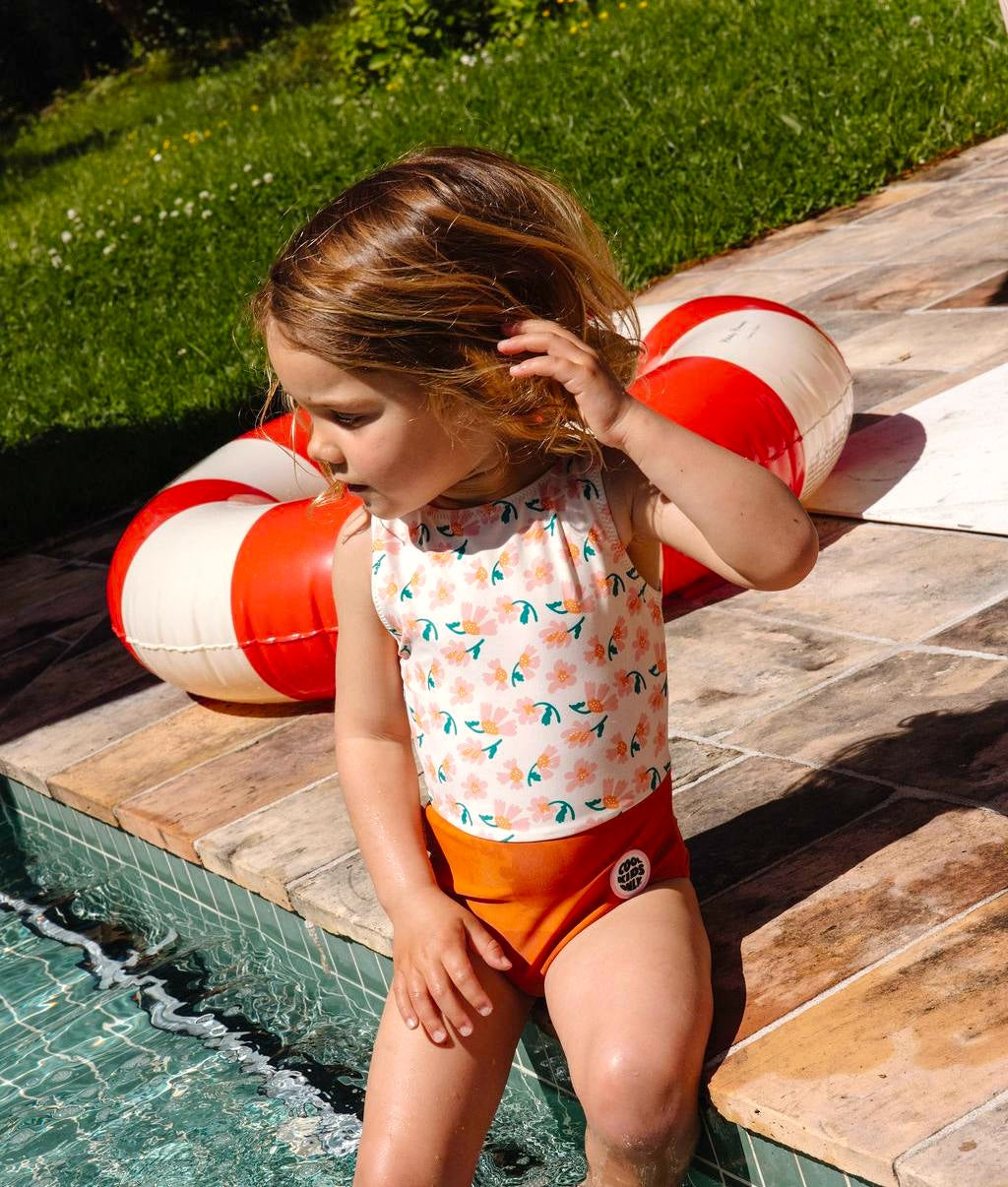 Costume da bagno bambina rosa arancione stampato a fiori, dettaglio patch Hello Hossy
