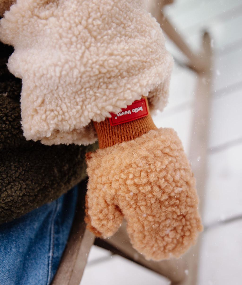 Muffole in pile Heaty Sven - zoom prodotto - foto lifestyle – Hello Hossy