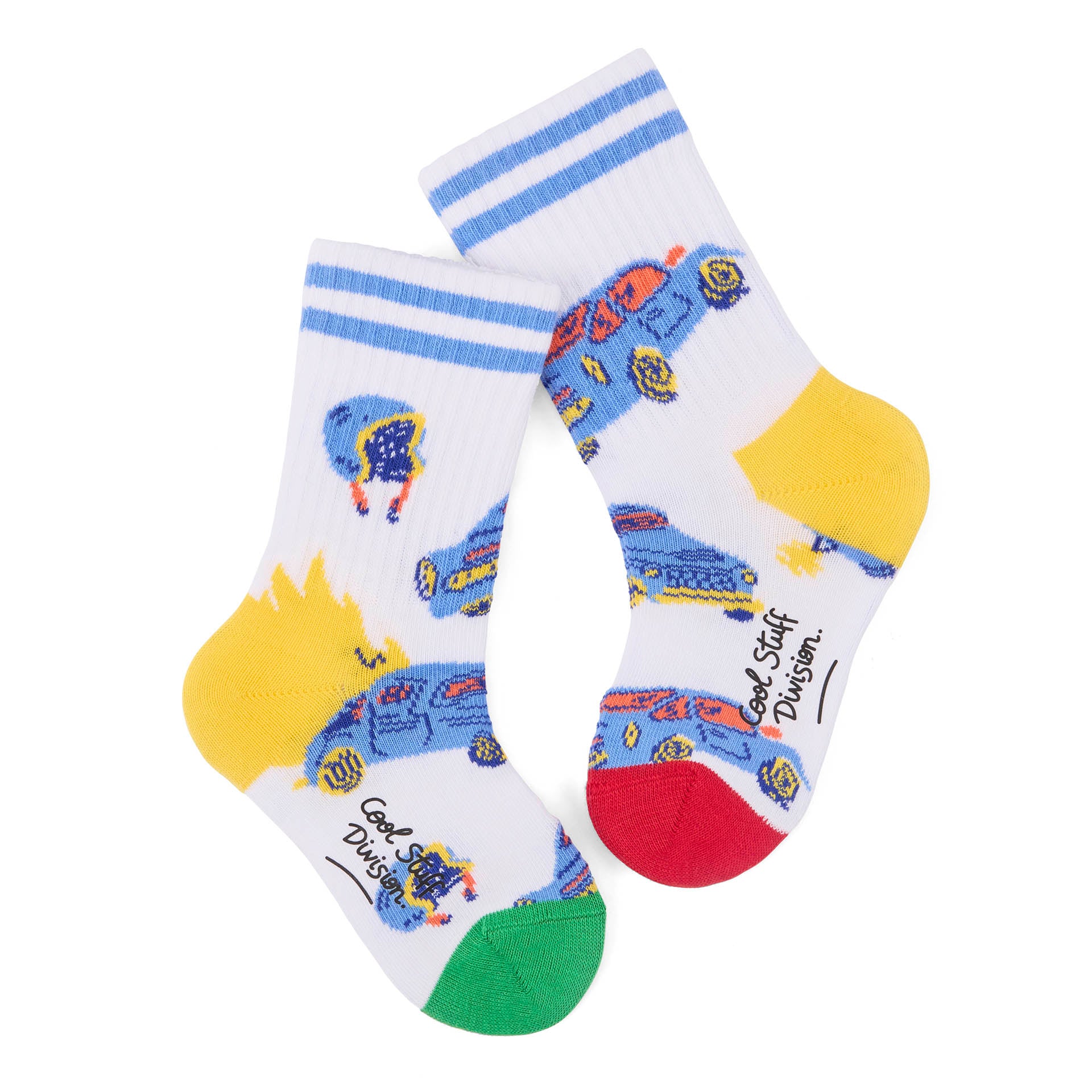 Paio di calzini per bambini, con stampa di auto, talloni e punte a contrasto rossi e verdi, bordo con righe blu – vista piatta