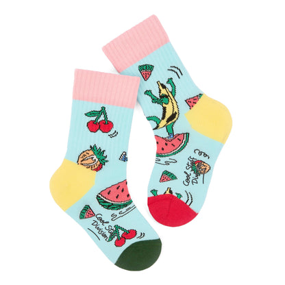 Paio di calzini per bambini con motivi di frutta: ciliegia, anguria, banana - talloni e punte a contrasto rosso e verde, bordo superiore rosa – vista dall'alto