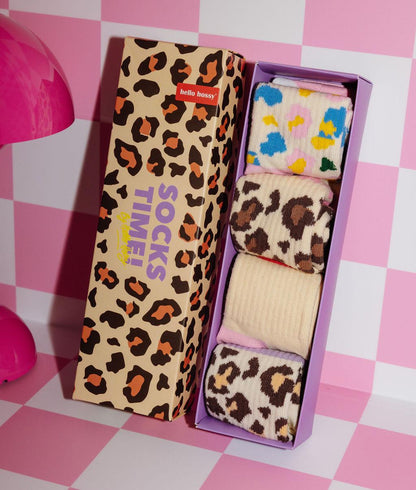 Cofanetto di calzini "Socks Time!" per bambino, con 4 paia a motivi leopard – packaging stampato leopard – foto lifestyle – Hello Hossy