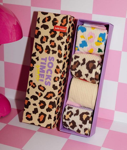 Cofanetto di calzini "Socks Time!" per bambino, con 4 paia a motivi leopard – packaging stampato leopard – foto lifestyle – Hello Hossy