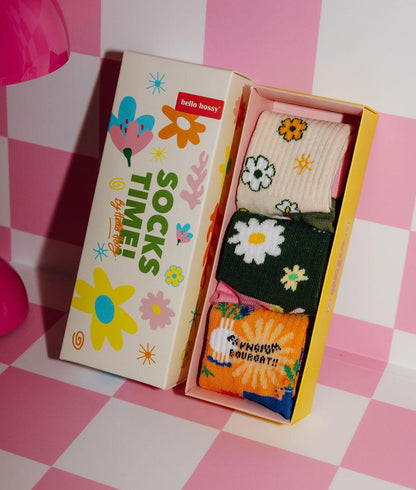 Confezione di calzini "Socks Time !" per bambini con 3 paia di calzini a motivi floreali - packaging illustrato - foto lifestyle - Hello Hossy