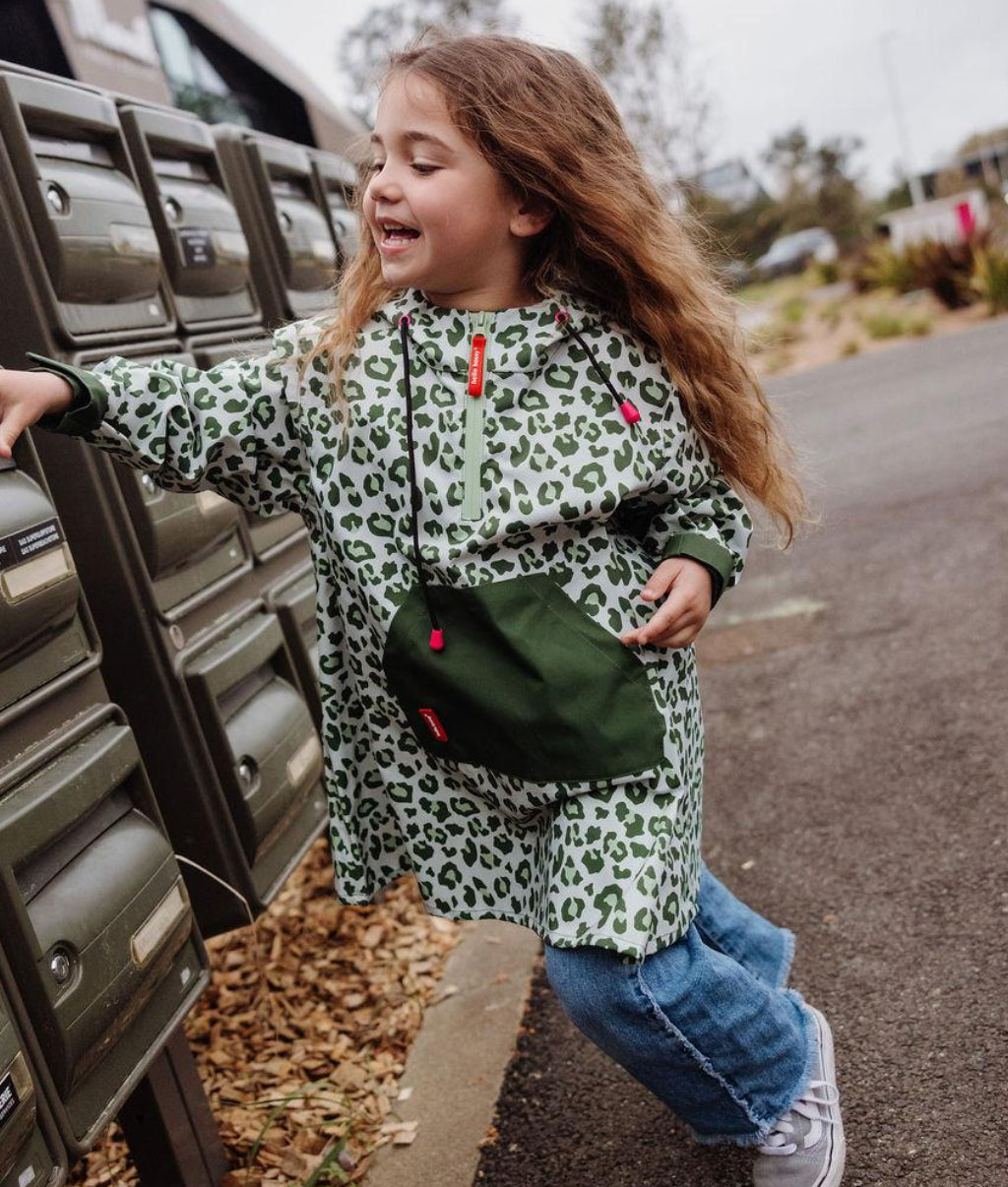 Poncho antipioggia verde da bambino, stampa leopard, tasca frontale Hello Hossy