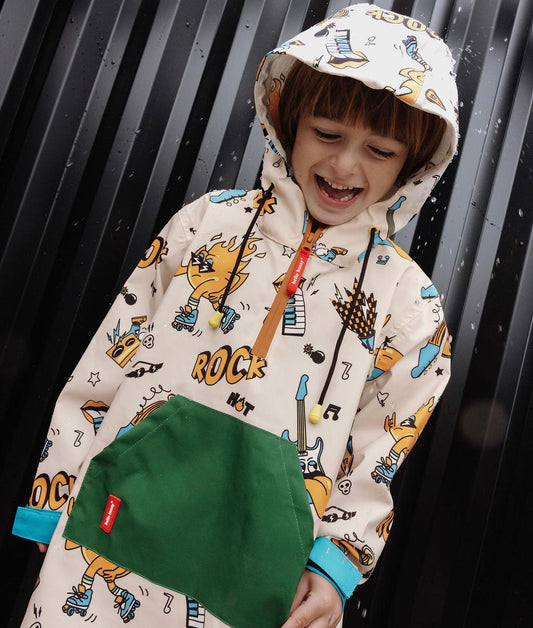 Poncho antipioggia per bambini color crema stampato musica, tasca verde, cappuccio Hello Hossy