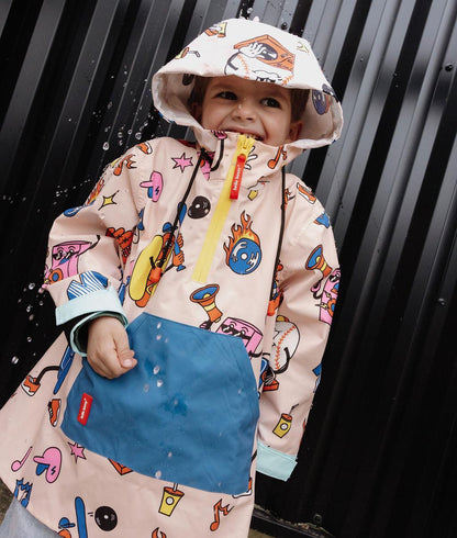 Poncho antipioggia per bambini color crema con stampa Sport blu, tasca con zip Hello Hossy