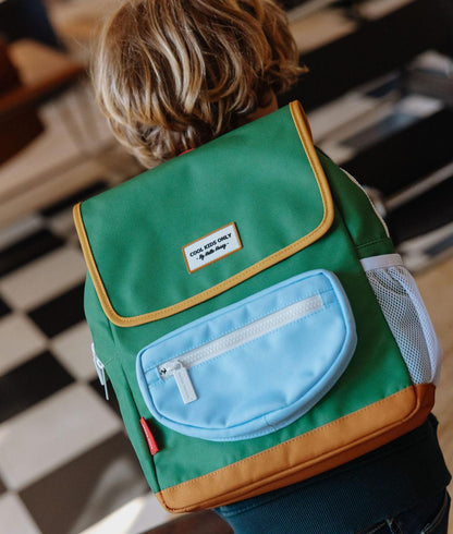 Zaino da bambino verde con tasca blu e bordino cammello Hello Hossy