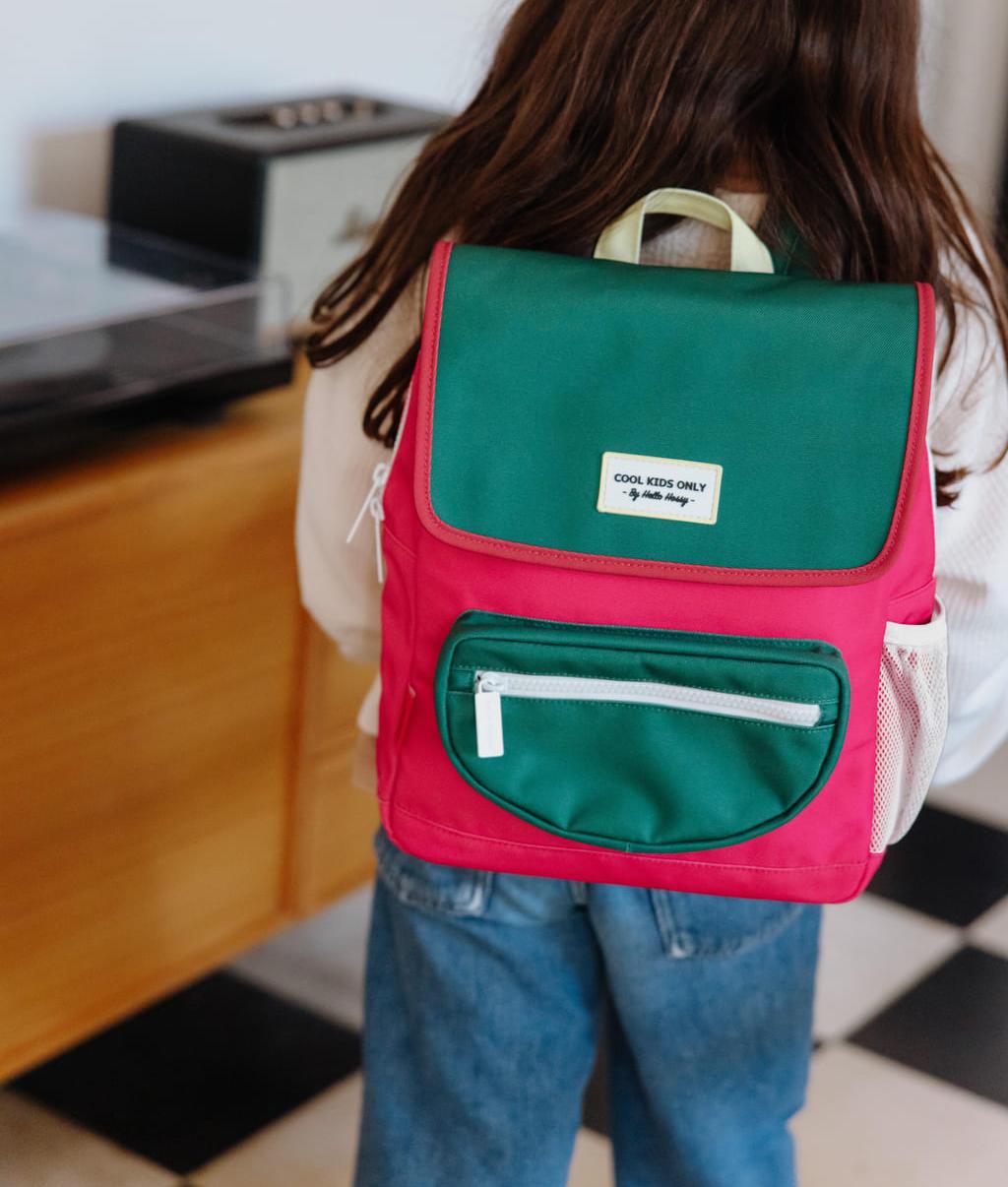Zaino per bambini framboise con patta verde e tasca con zip Hello Hossy