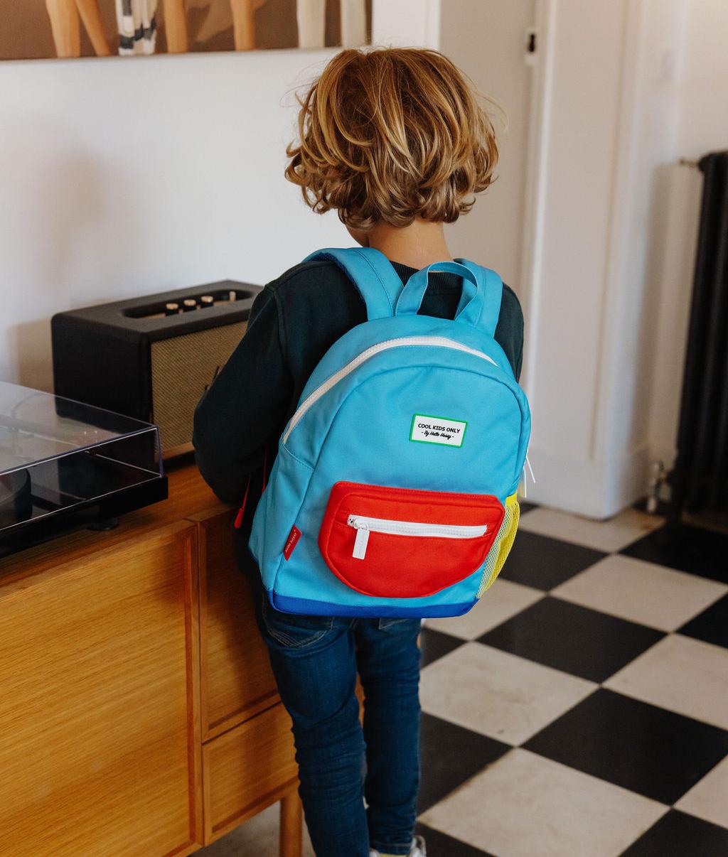 Zaino blu da bambino con tasca rossa e dettaglio giallo Hello Hossy