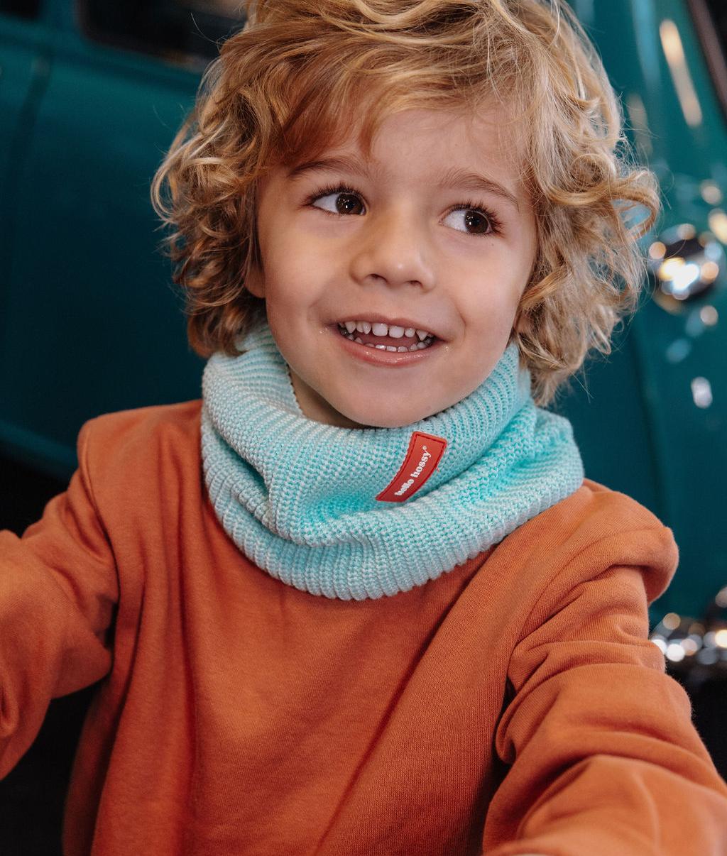 Scaldacollo in maglia, foderato in pile, Cocoon Candy indossato da un bambino - foto lifestyle – Hello Hossy