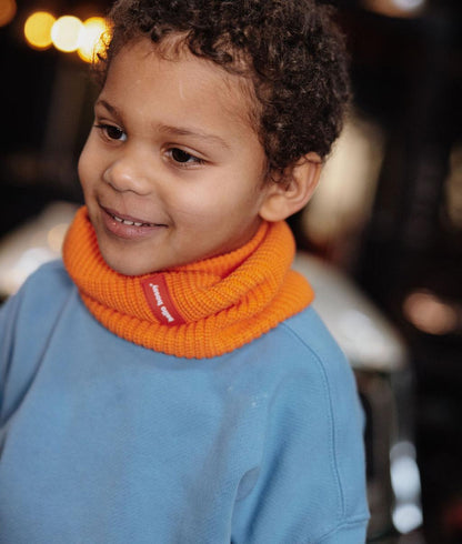 Snood in maglia di pile Cocoon Indie indossato da un bambino – foto lifestyle – Hello Hossy