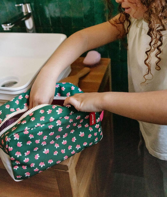Beauty case bambino verde motivo a fiori chiusura zip Hello Hossy