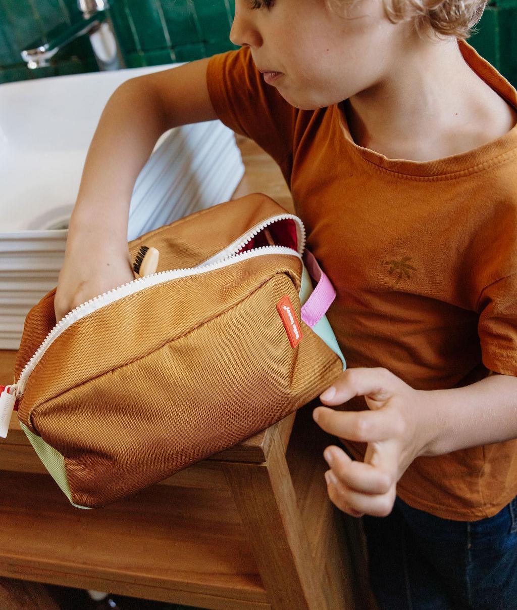Beauty case bambino cammello verde zip bianca Hello Hossy
