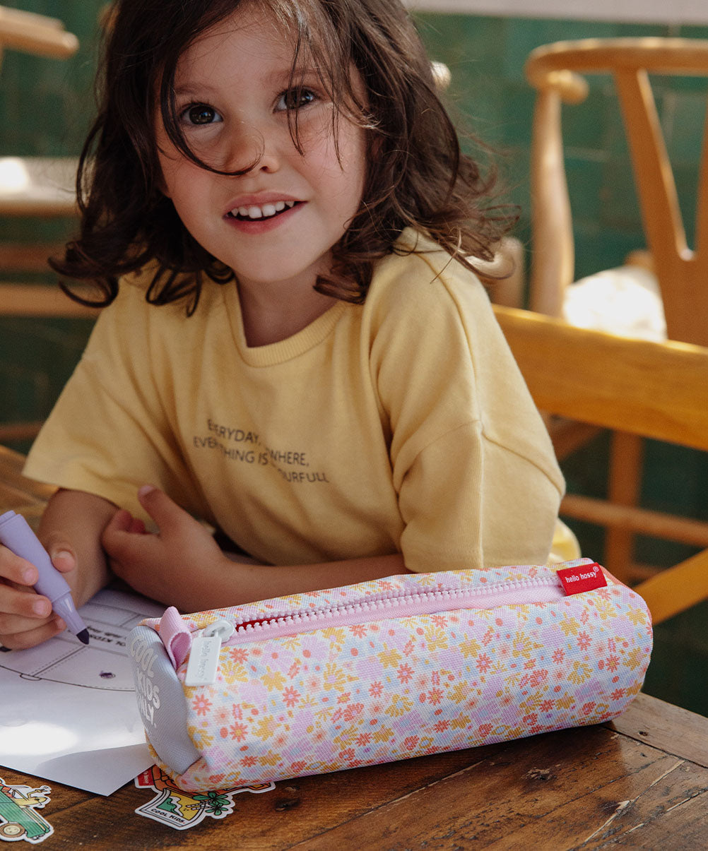Astuccio scolastico per bambini Retro Flowers, materna ed elementari, Cool Kids Only!