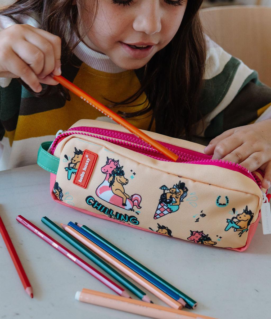 Astuccio scolastico bambino rosa giallo motivi unicorno dettagli verdi Hello Hossy