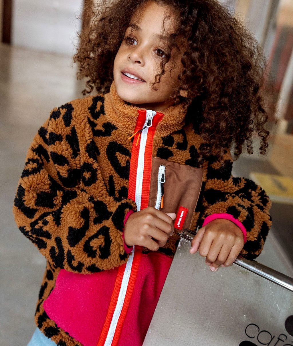 Giacca in pile per bambini con motivo leopard stampato, vista frontale, Hello Hossy
