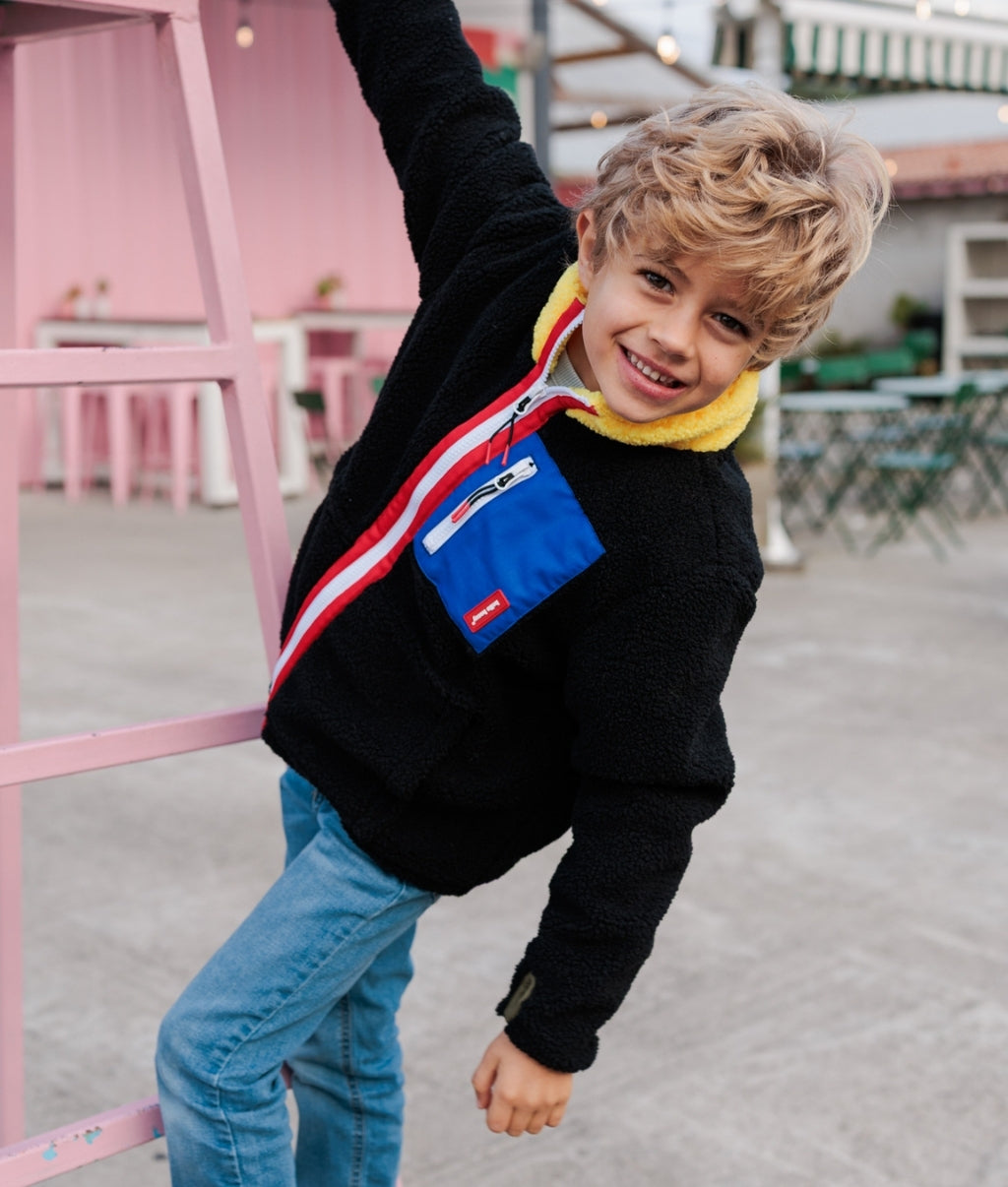 Giacca in pile bambino nera colletto giallo tasca blu Hello Hossy