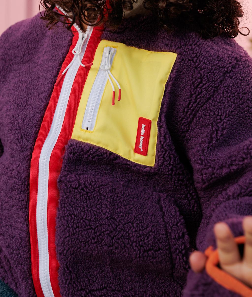 Giacca in pile per bambini prune, tasca gialla, zip bianca Hello Hossy