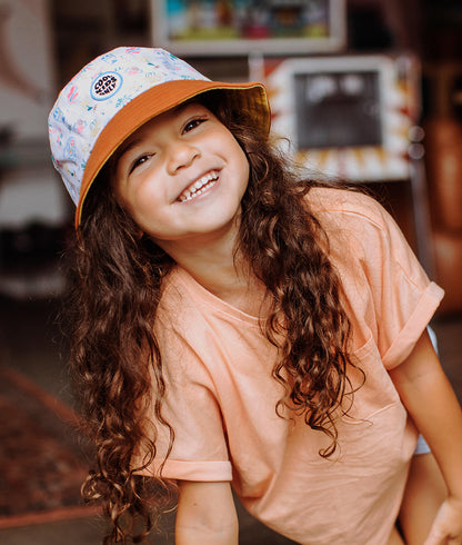 Bucket hat bambino bianco motivo viaggio bordo arancione Hello Hossy