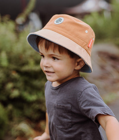 Bucket hat bambini Mini Chesnut con cordino, 100% cotone biologico, certificato Oeko-Tex, dai 9 mesi, Cool Kids Only !